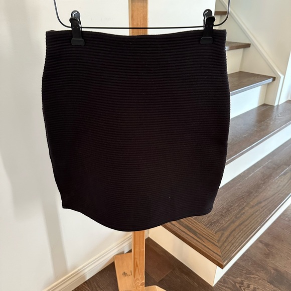 Aritzia Wilfred Black Mini Skirt Size Small - Picture 3 of 6